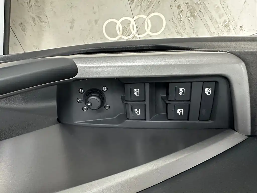 Audi Q3 — фото 21