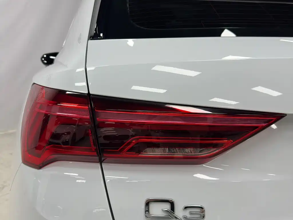 Audi Q3 — фото 9