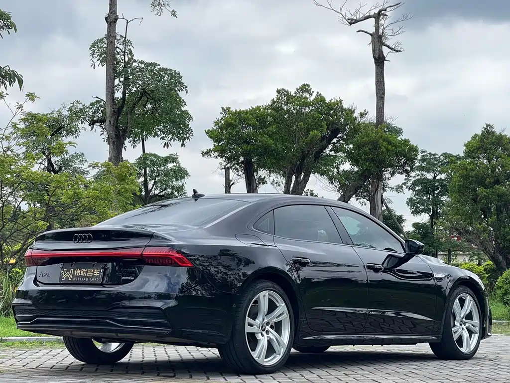 Audi A7L — фото 6