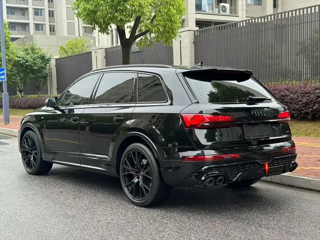 Audi Q7 — фото 14
