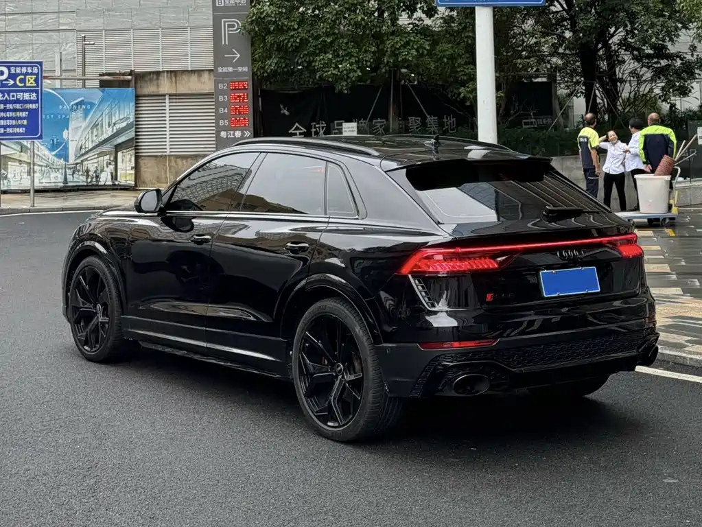 Audi RS Q8 — фото 4