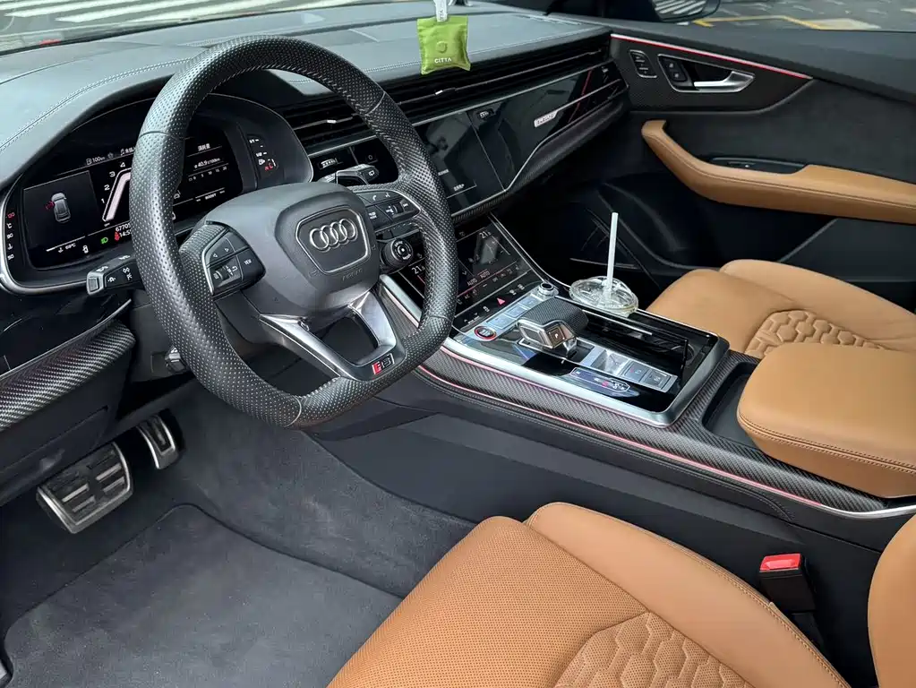 Audi RS Q8 — фото 7