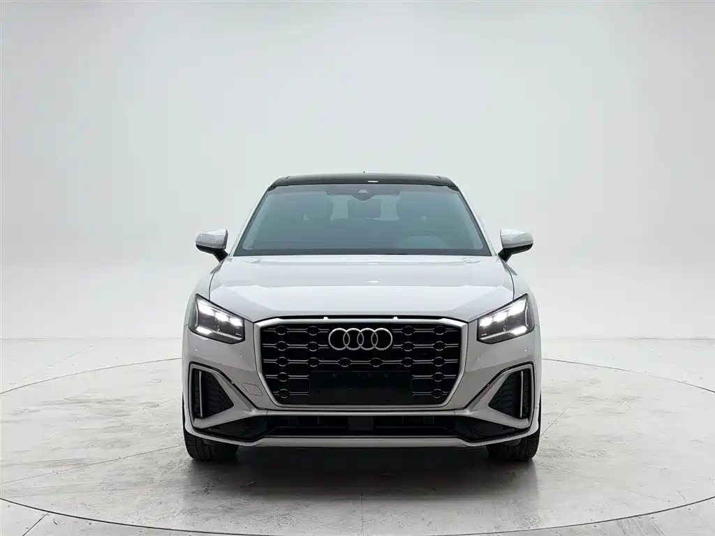 Audi Q2L — фото 2