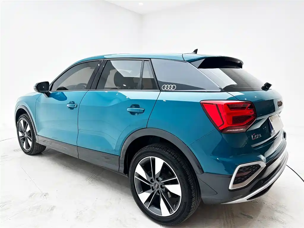 Audi Q2L — фото 4