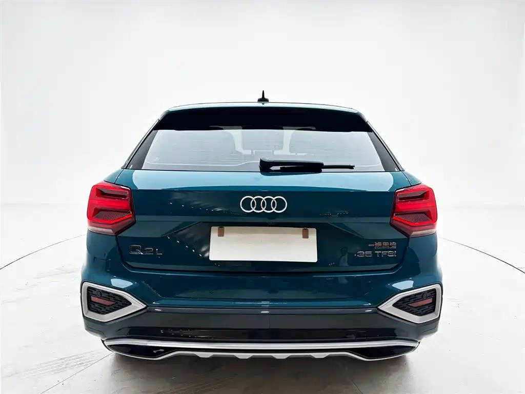 Audi Q2L — фото 5