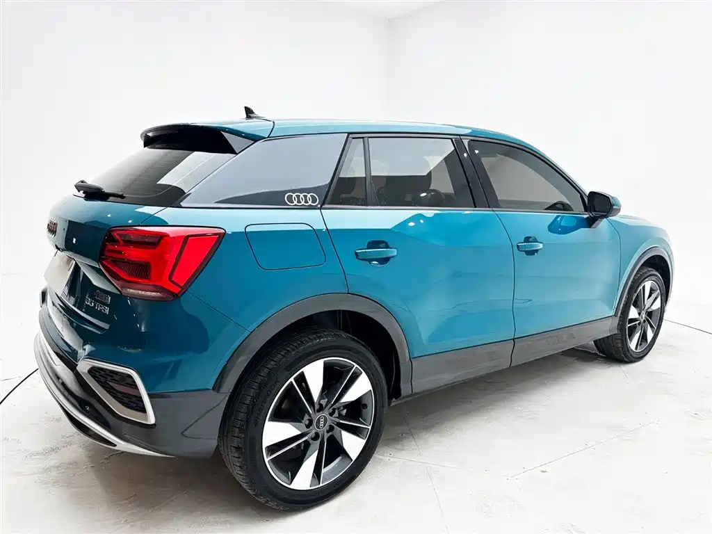 Audi Q2L — фото 6