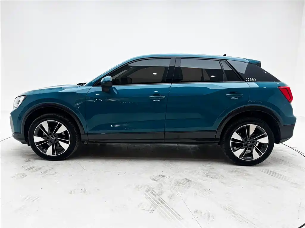 Audi Q2L — фото 7