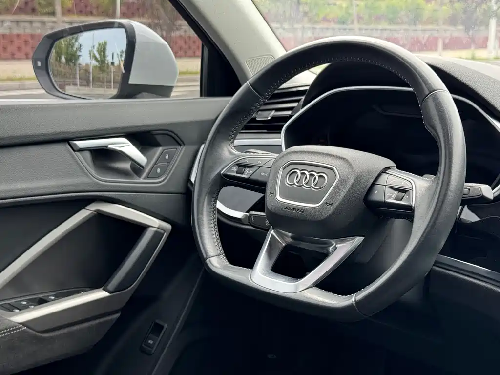 Audi Q3 — фото 15