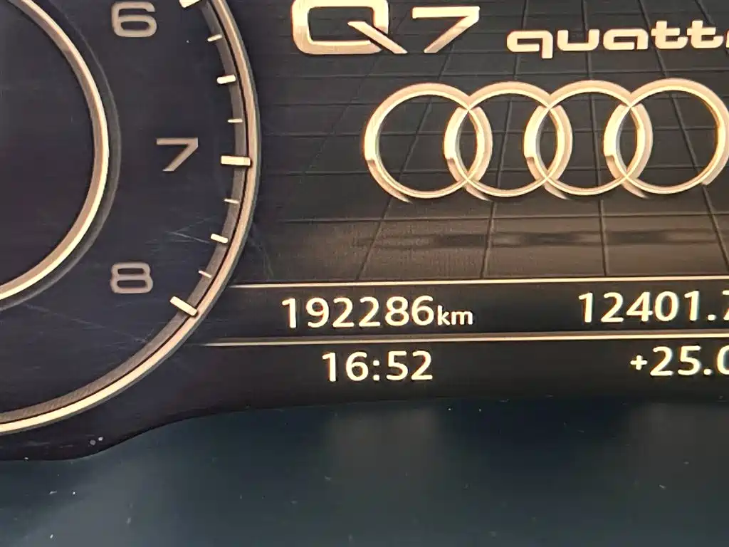 Audi Q7 — фото 14