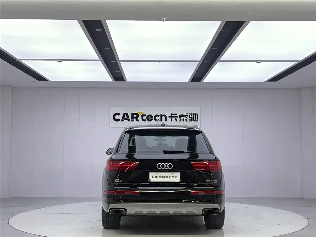 Audi Q7 — фото 4