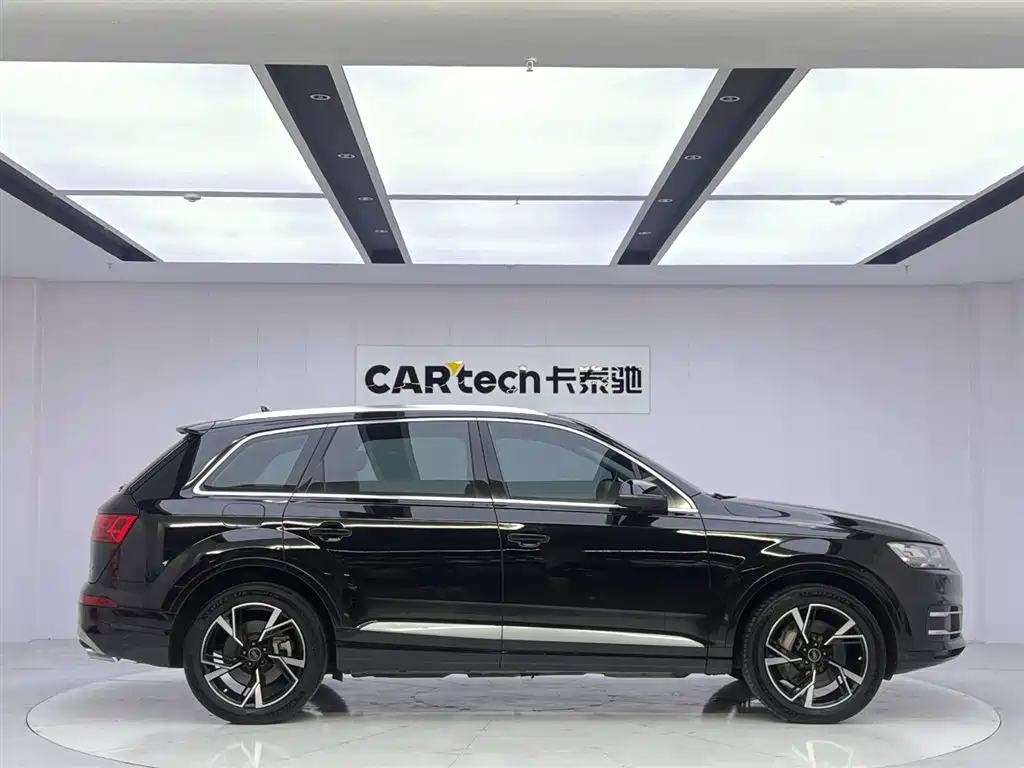 Audi Q7 — фото 6