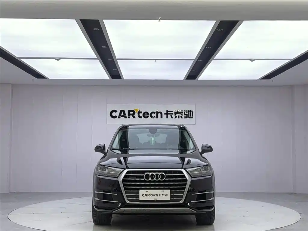 Audi Q7 — фото 8