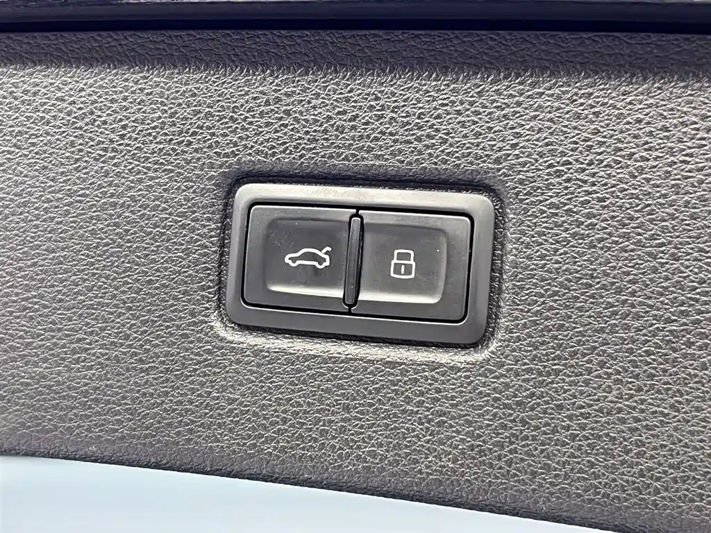 Audi Q7 — фото 10