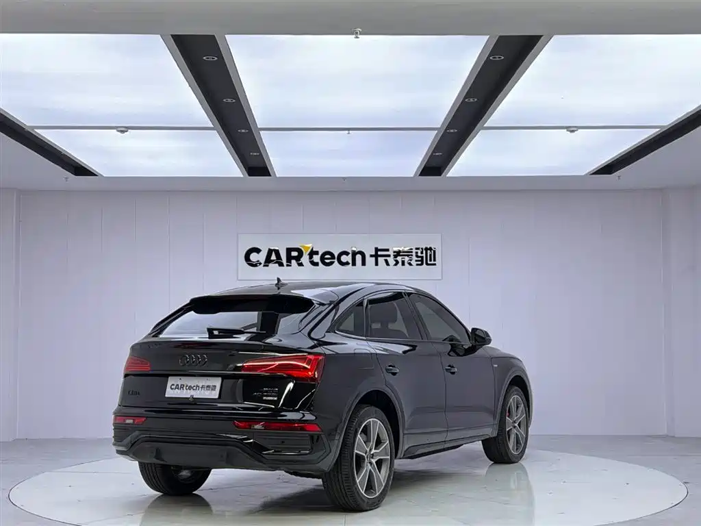 Audi Q5L Sportback — фото 5