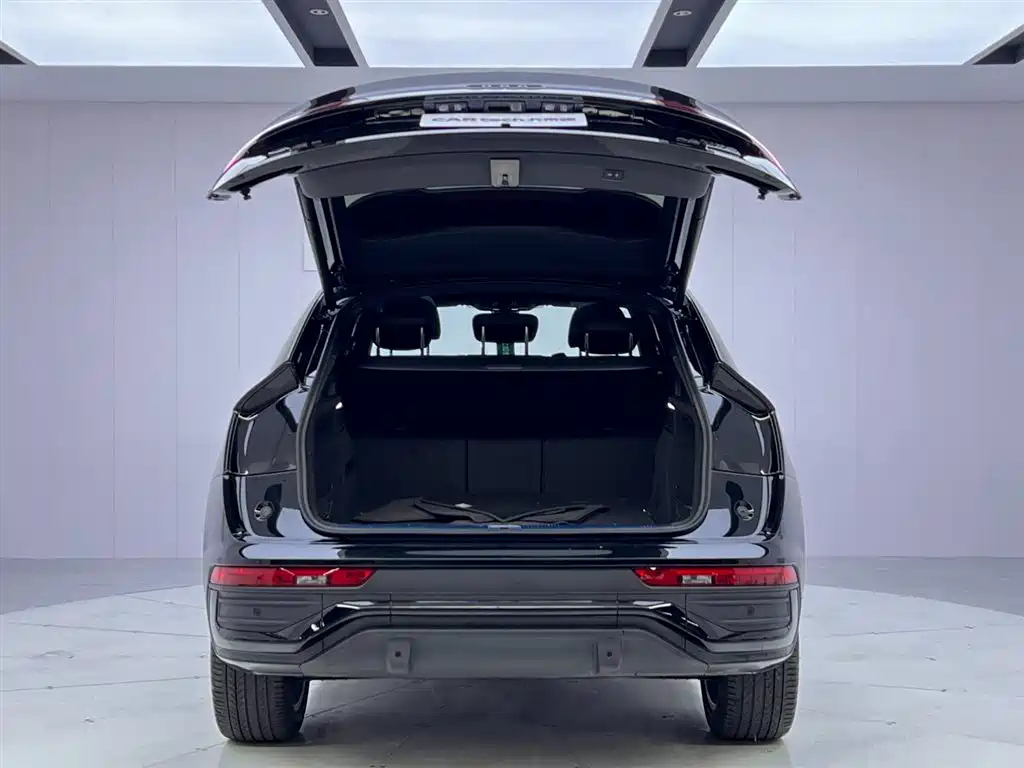 Audi Q5L Sportback — фото 9