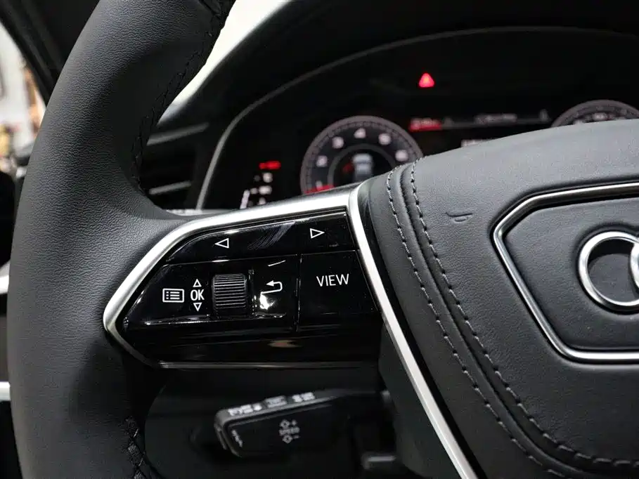 Audi A6L — фото 17