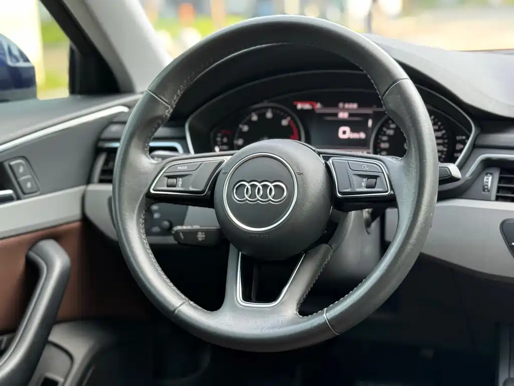 Audi A4L — фото 13