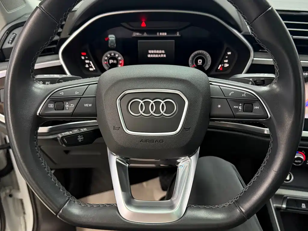 Audi Q3 — фото 15