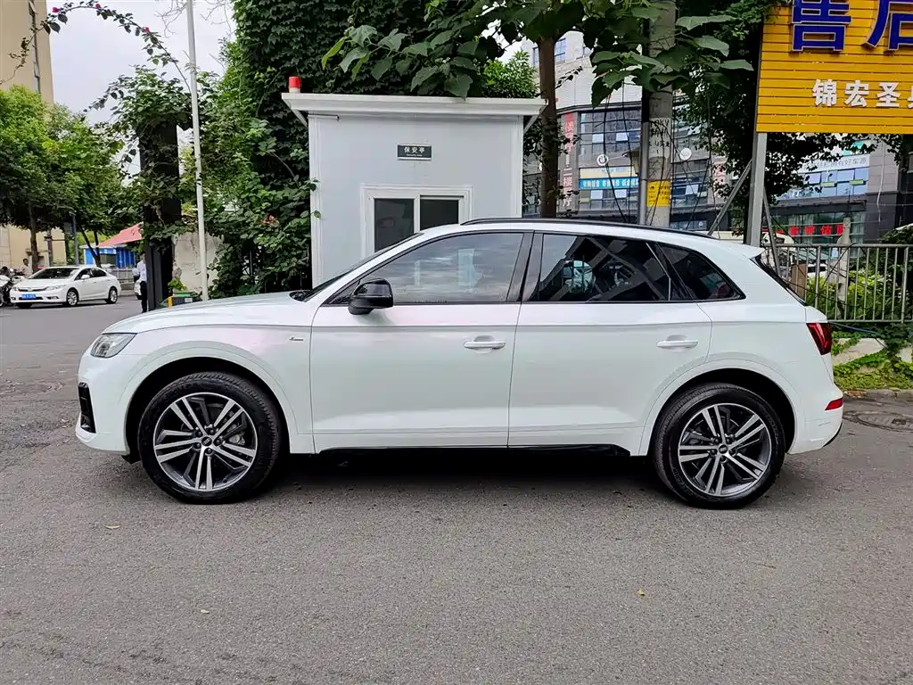 Audi Q5L — фото 3