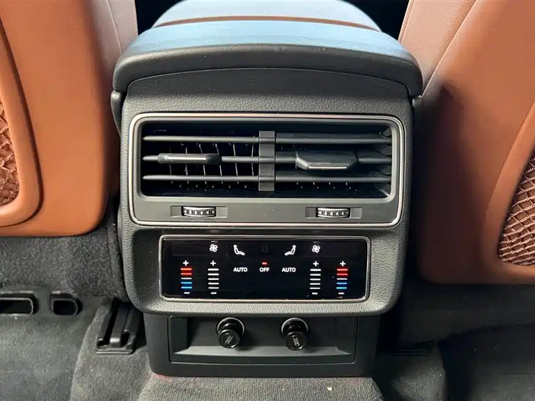 Audi Q7 — фото 14