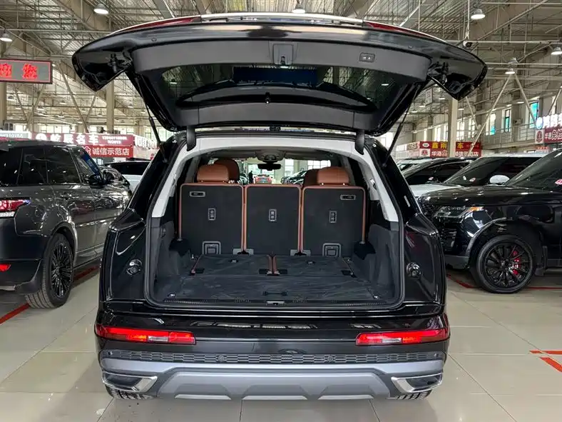 Audi Q7 — фото 23