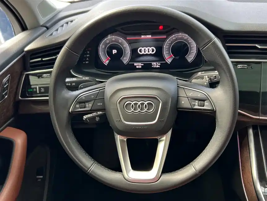 Audi Q7 — фото 8