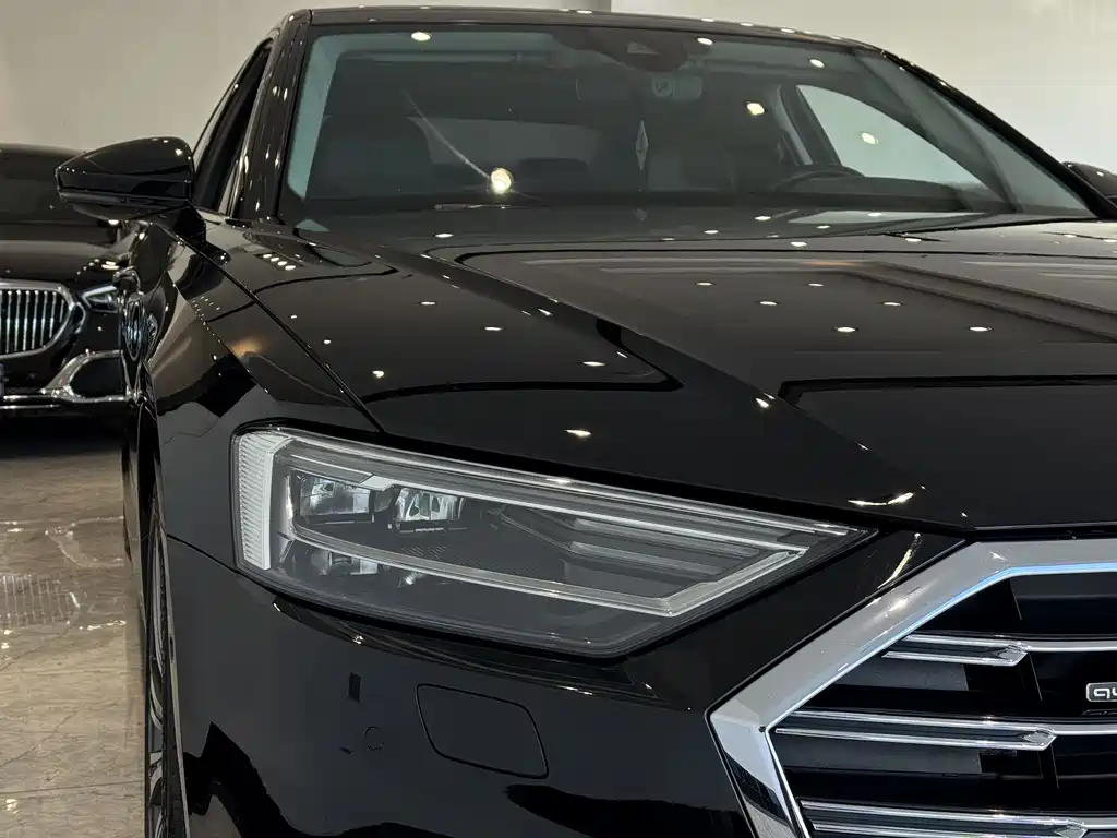 Audi A8 — фото 3
