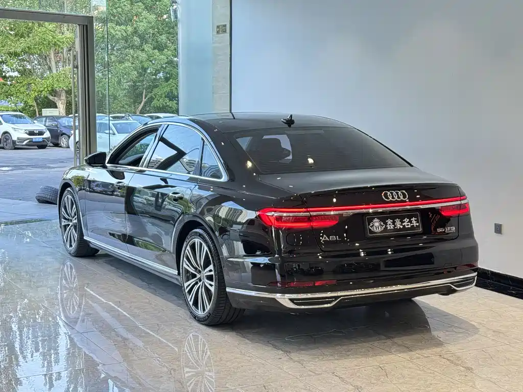 Audi A8 — фото 23