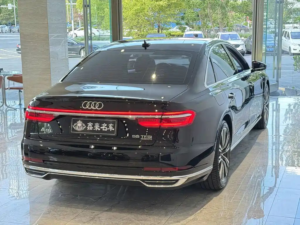 Audi A8 — фото 25