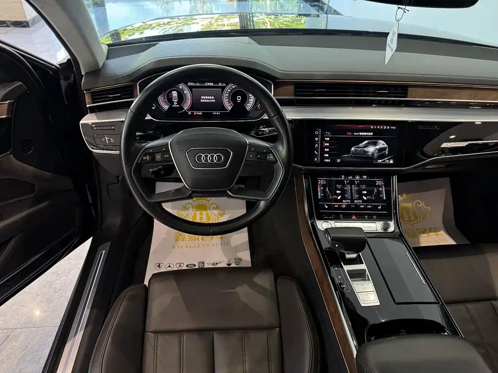 Audi A8 — фото 8