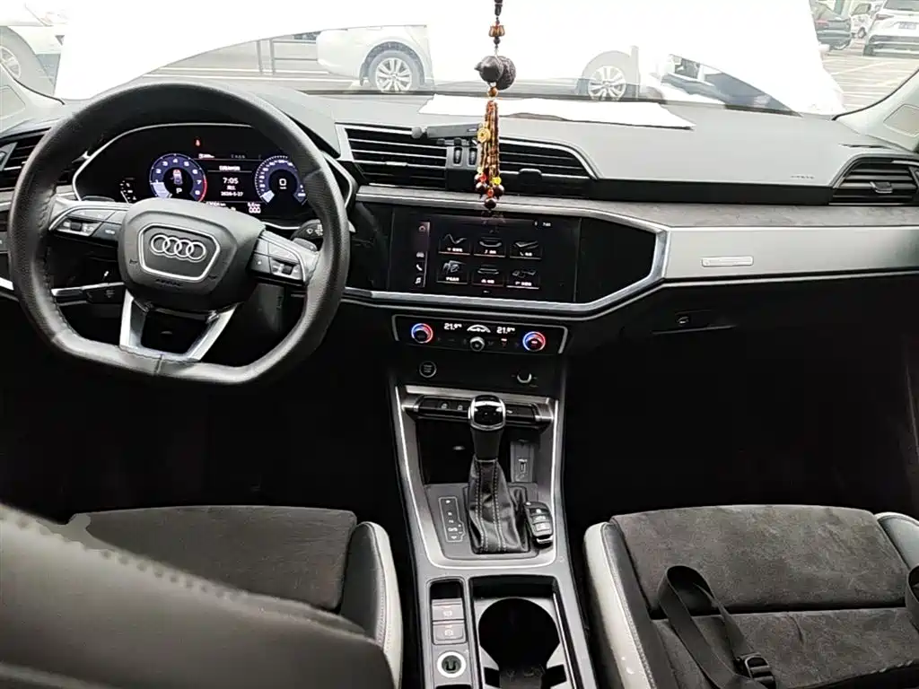 Audi Q3 — фото 10