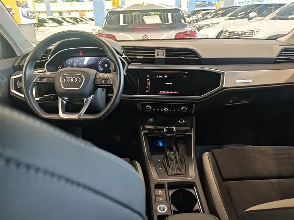 Audi Q3 — фото 10