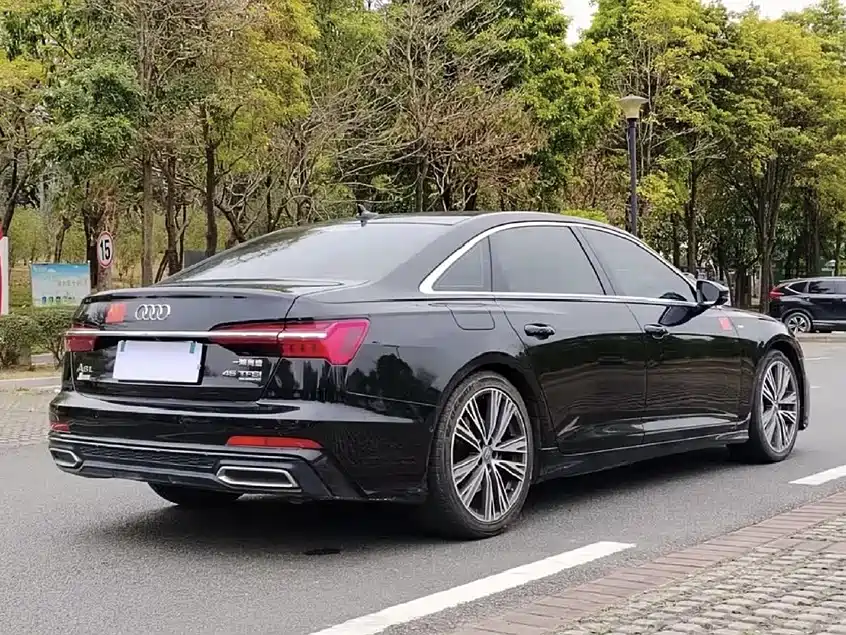Audi A6L — фото 7