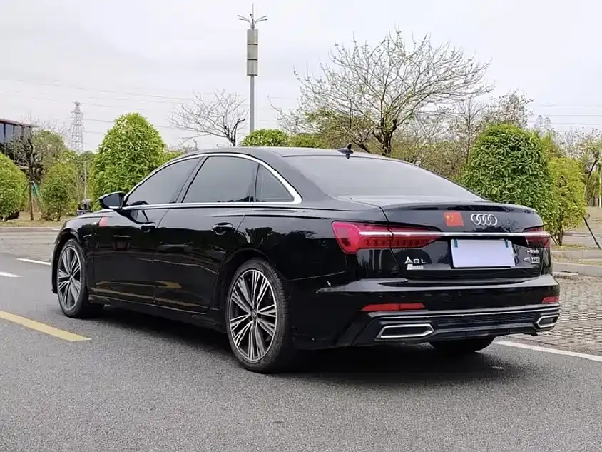 Audi A6L — фото 9