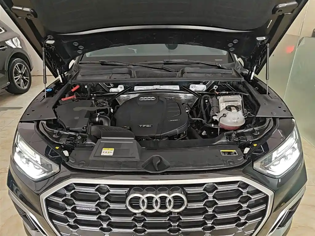 Audi Q5L — фото 20