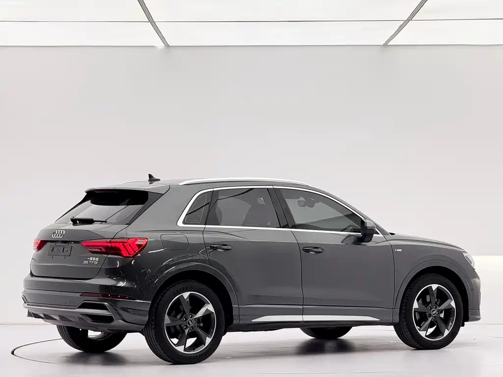 Audi Q3 — фото 11