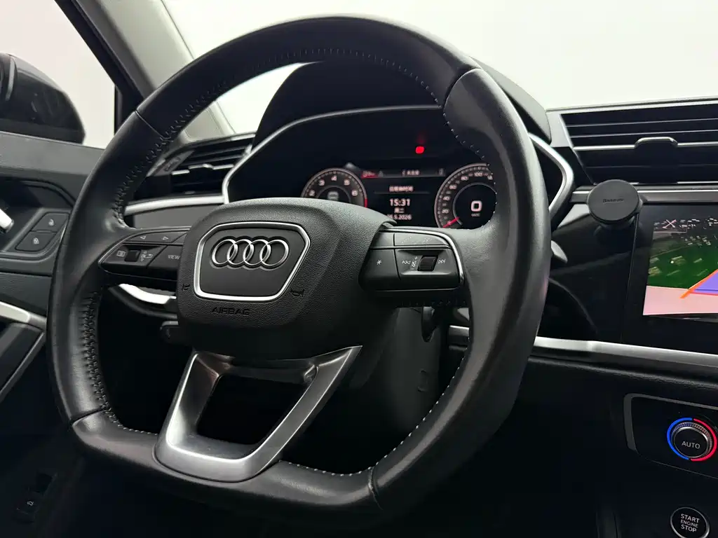 Audi Q3 — фото 17