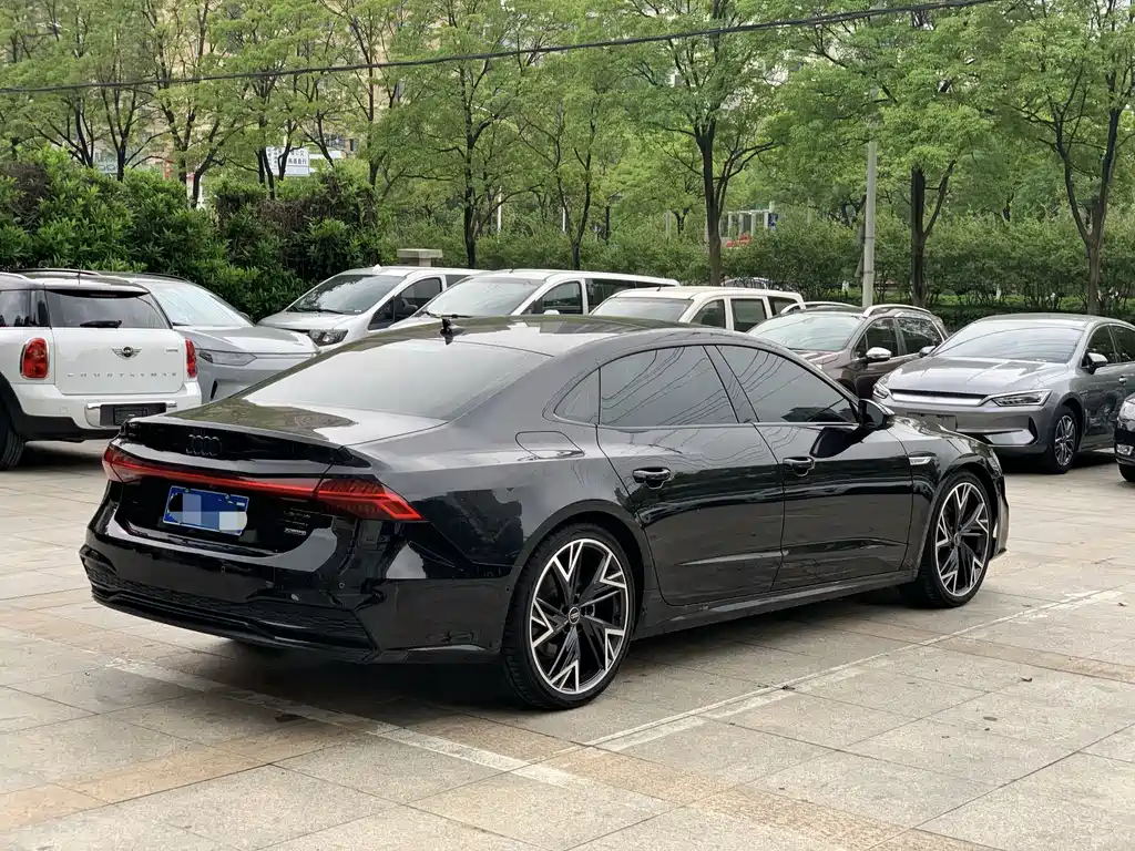 Audi A7L — фото 5