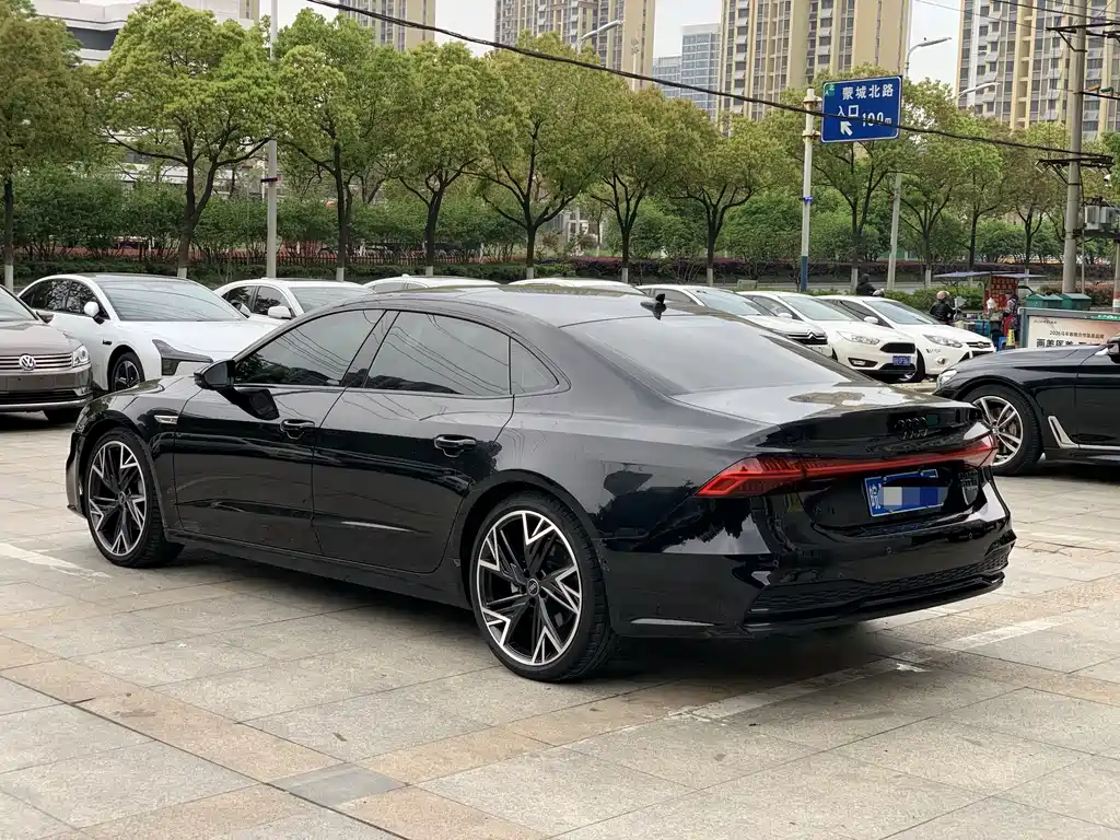 Audi A7L — фото 6