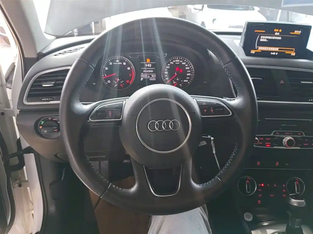 Audi Q3 — фото 11