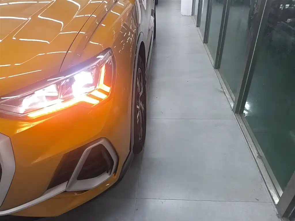 Audi Q3 Sportback — фото 24
