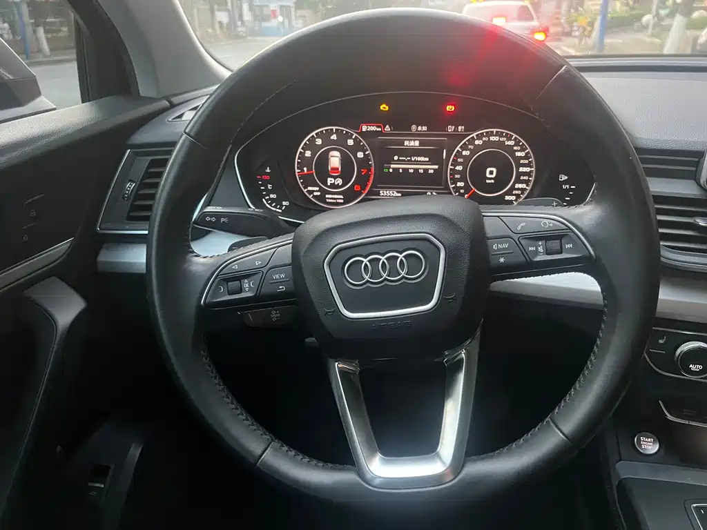 Audi Q5L — фото 23