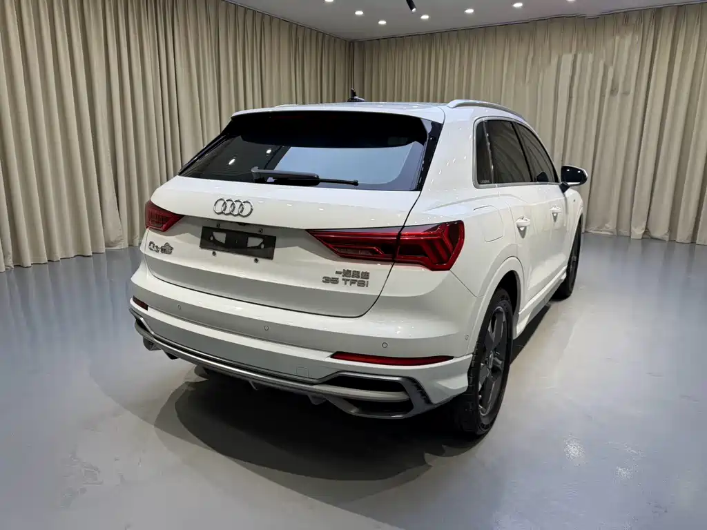 Audi Q3 — фото 14