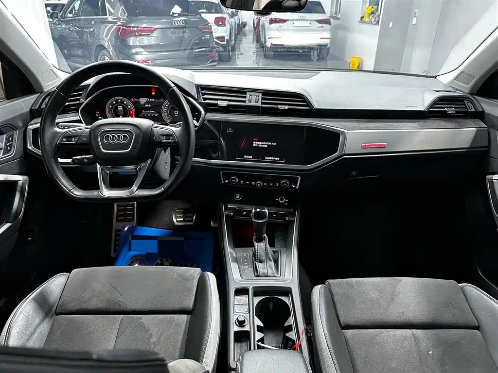 Audi Q3 — фото 11