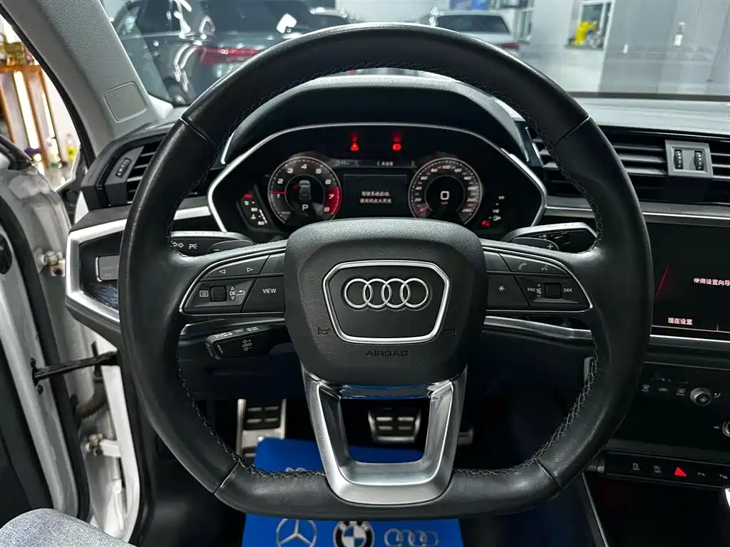 Audi Q3 — фото 13