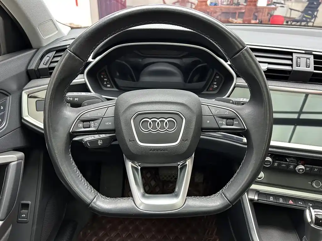 Audi Q3 — фото 15