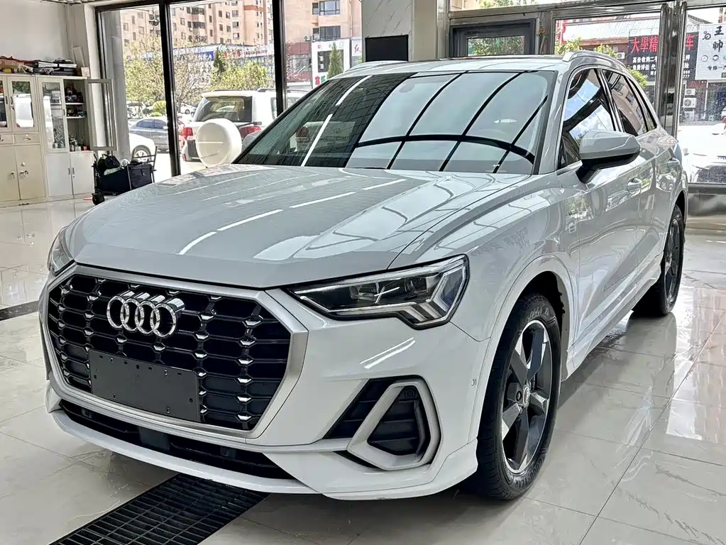 Audi Q3 — фото 1