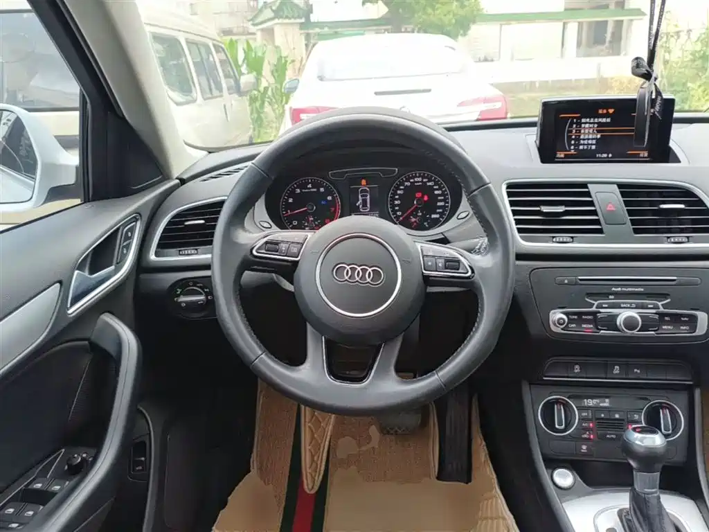 Audi Q3 — фото 11