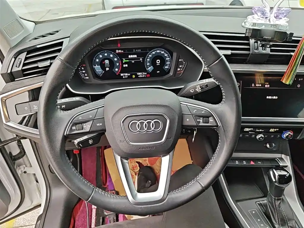 Audi Q3 — фото 11