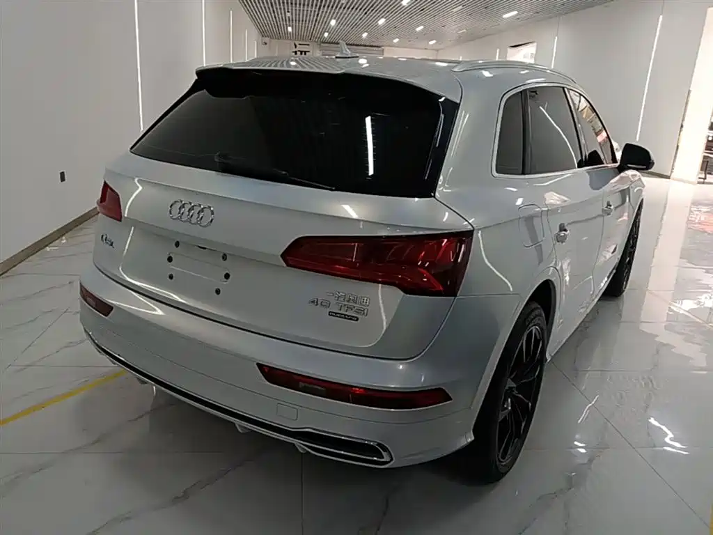 Audi Q5L — фото 7